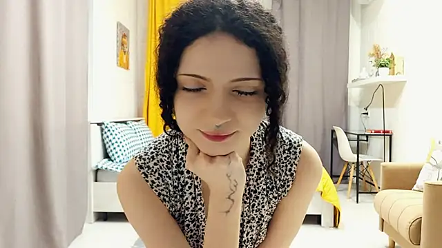 CinnamonCurl online show from 05/25/26, 11:33