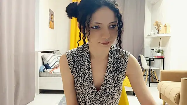 CinnamonCurl online show from 06/04/26, 11:11