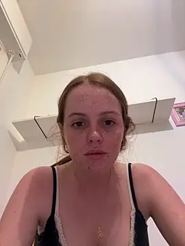 lilysmn online show from 04/15/26, 08:09