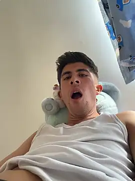 Luis-avatar online show from 04/15/26, 07:10