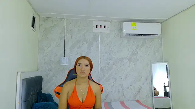 taylor gil0 online show from 06/15/26, 01:24