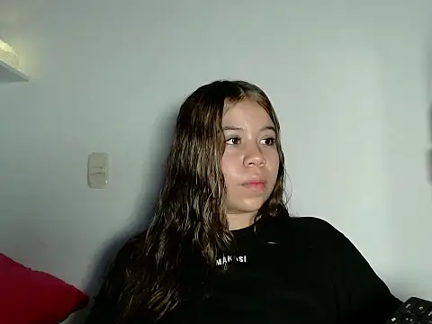 M1la 18 online show from 05/04/26, 03:02