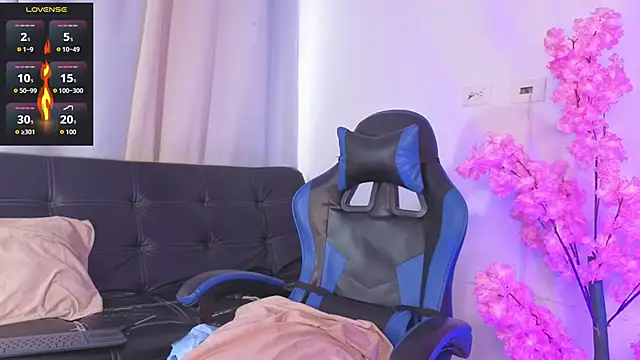 sary hott  online show from 04/17/26, 12:30