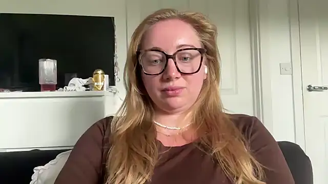 Snapshot of arielsweetieee chatting on 06/08/26, 03:56 arielsweetieee online show from 06/08/26, 03:56