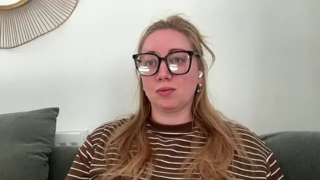 Snapshot of arielsweetieee chatting on 06/14/26, 07:43 arielsweetieee online show from 06/14/26, 07:43