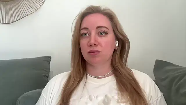 Snapshot of arielsweetieee chatting on 07/03/26, 09:05 arielsweetieee online show from 07/03/26, 09:05