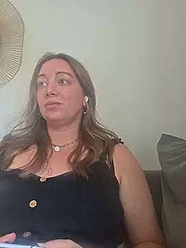 Snapshot of arielsweetieee chatting on 07/18/26, 04:22 arielsweetieee online show from 07/18/26, 04:22