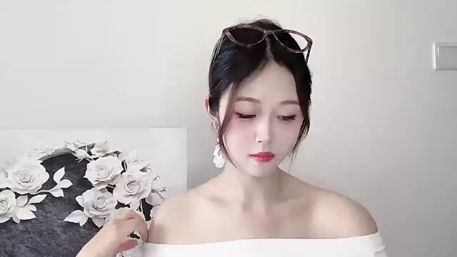 KiKi-011 online show from 05/19/26, 07:04
