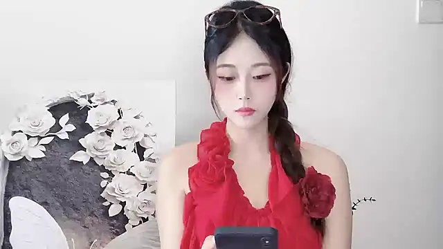 KiKi-011 online show from 05/20/26, 06:52