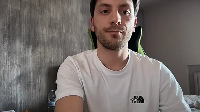 Snapshot of italianass94 chatting on 04/16/26, 02:18 italianass94 online show from 04/16/26, 02:18