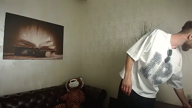 KyloEast online show from 06/20/26, 04:15