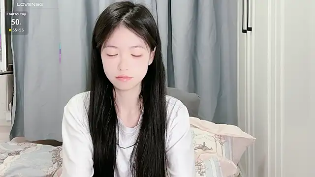 XiaoMei-iiiiii online show from 05/28/26, 04:37