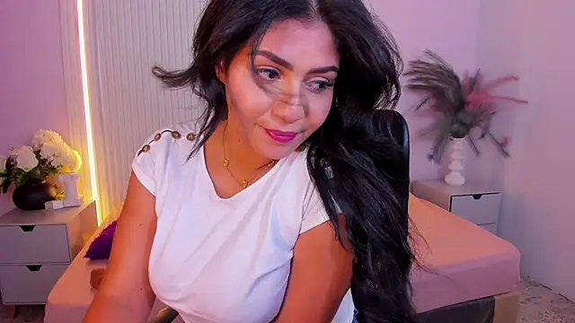 LucyWild8 online show from 05/19/26, 06:14