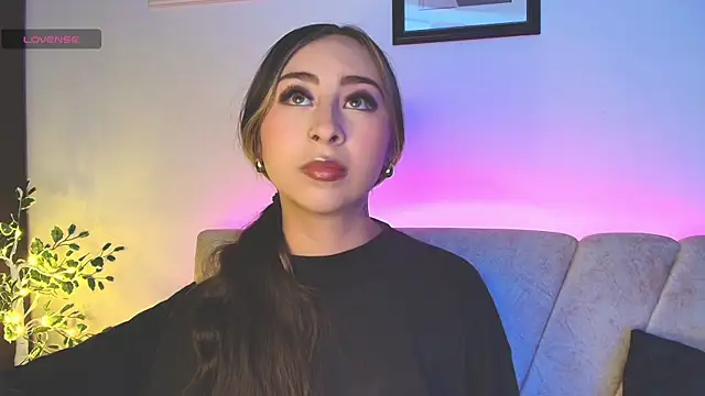 Cloe martinezz  online show from 04/25/26, 05:21
