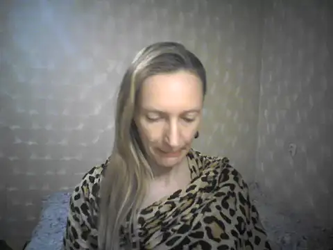 Snapshot of LunaBelle8 chatting on 04/16/26, 06:41 LunaBelle8 online show from 04/16/26, 06:41