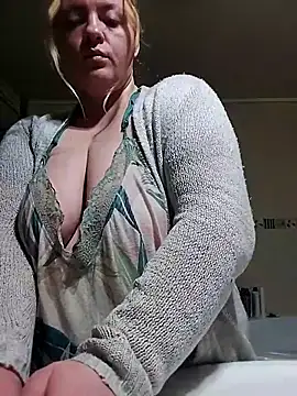 BigBoobsMia123 online show from 04/16/26, 09:39