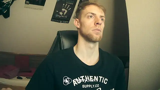 Snapshot of Milkyman7 chatting on 12/24/24, 08:38 Milkyman7 online show from 12/24/24, 08:38