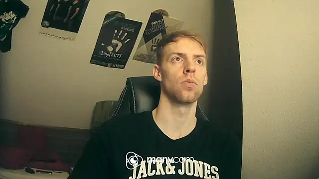 Snapshot of Milkyman7 chatting on 12/28/24, 08:25 Milkyman7 online show from 12/28/24, 08:25