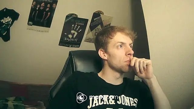 Snapshot of Milkyman7 chatting on 02/05/25, 08:35 Milkyman7 online show from 02/05/25, 08:35