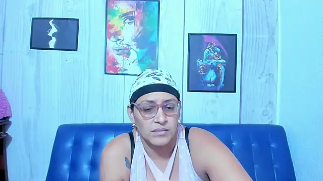 Miss Bobbiess online show from 07/11/26, 05:37