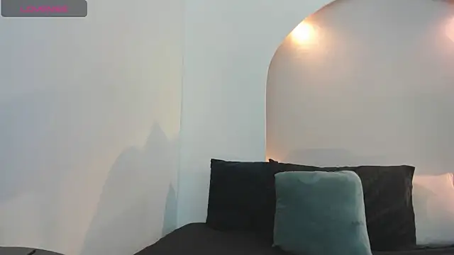 Snapshot of lucy_rouse1 chatting on 04/30/26, 01:06 lucy rouse1 online show from 04/30/26, 01:06