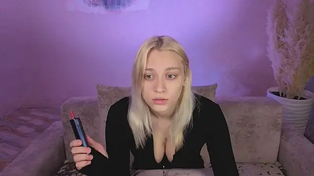 KaraLiin online show from 05/29/26, 04:49