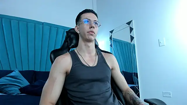 OliverThompsonJS online show from 06/12/26, 04:44