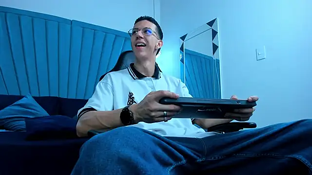 OliverThompsonJS online show from 06/13/26, 03:37