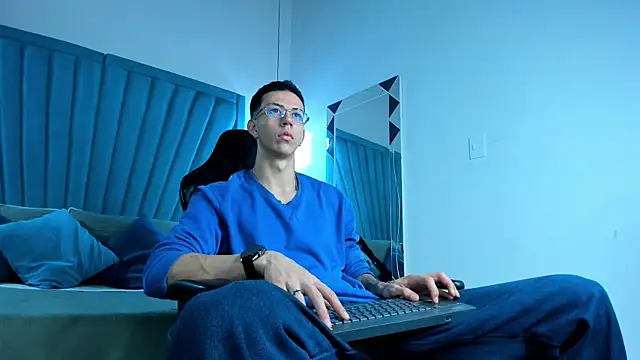 OliverThompsonJS online show from 06/18/26, 04:46