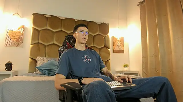 OliverThompsonJS online show from 07/01/26, 05:53