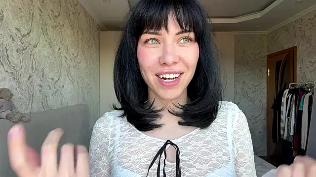 LuisaAlconcel online show from 04/28/26, 01:38