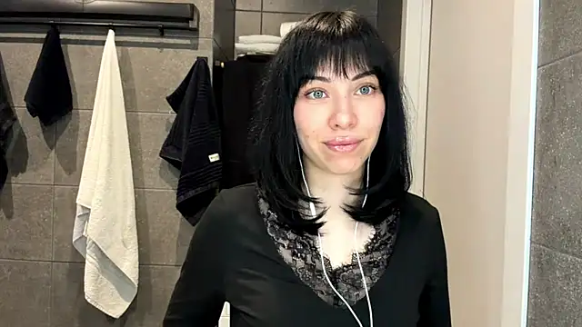 LuisaAlconcel online show from 05/05/26, 10:34