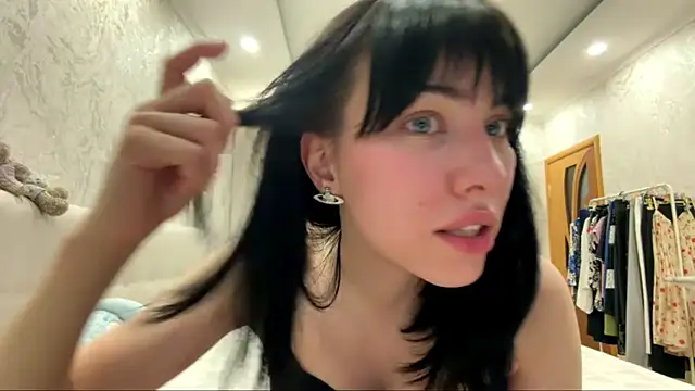 LuisaAlconcel online show from 05/22/26, 06:02