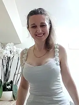 irresistibelle online show from 05/06/26, 08:03