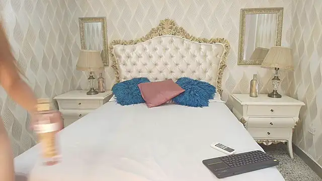 Vicky Sky  online show from 05/15/26, 11:39