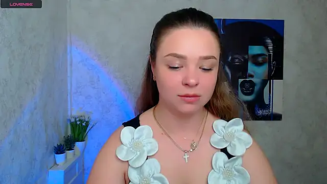 NicoleAura online show from 05/12/26, 06:32