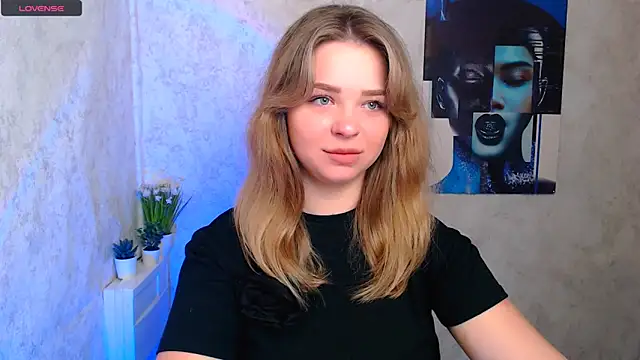 NicoleAura online show from 05/19/26, 07:37