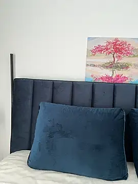 Mira Luna online show from 04/23/26, 05:30