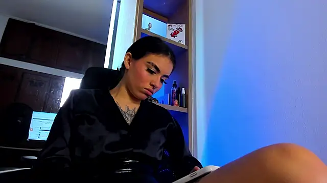 isabella hv online show from 06/25/26, 07:07