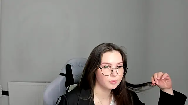 Regina cute  online show from 05/18/26, 11:27
