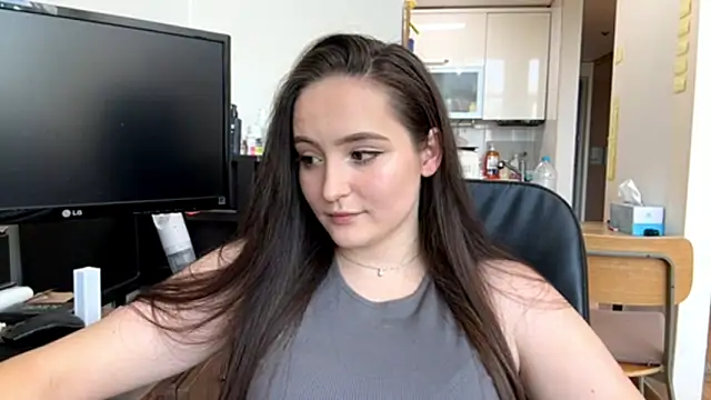 Emilly Cart online show from 05/08/26, 02:50