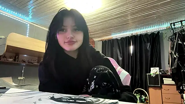 SallieStrahin online show from 04/20/26, 03:15