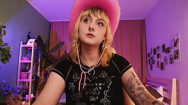 Emma Thomps online show from 05/13/26, 02:03