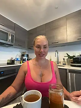 Snapshot of Karen_Luxe chatting on 05/20/26, 07:53 Karen Luxe online show from 05/20/26, 07:53