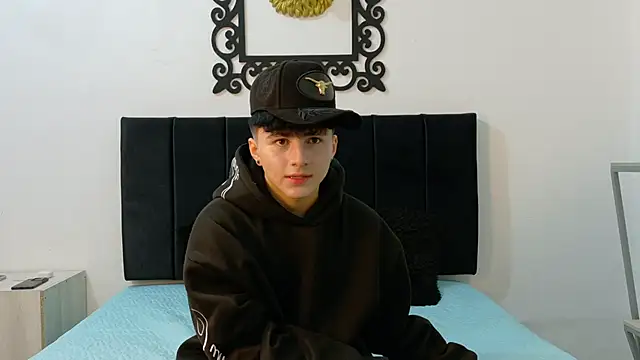 Snapshot of LunayDream chatting on 06/15/26, 11:45 LunayDream online show from 06/15/26, 11:45