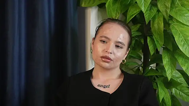 ElmaZillman online show from 04/25/26, 01:41