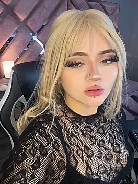 Snapshot of lya_nekko_ chatting on 06/21/26, 04:37 lya nekko online show from 06/21/26, 04:37