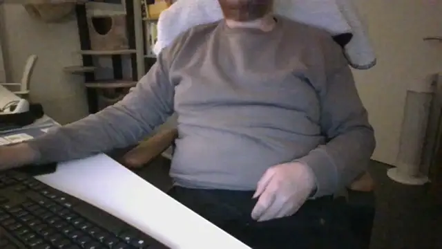 Snapshot of richard9718 chatting on 05/06/26, 08:25 richard9718 online show from 05/06/26, 08:25
