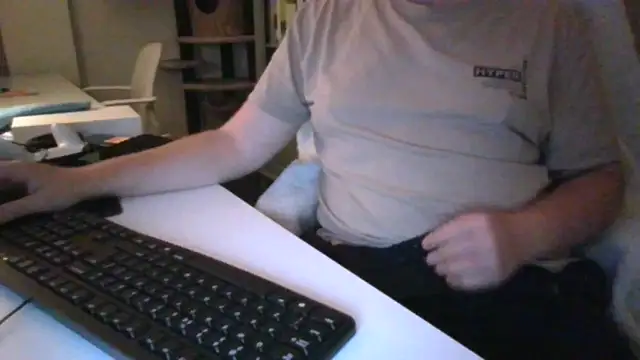 Snapshot of richard9718 chatting on 05/09/26, 10:37 richard9718 online show from 05/09/26, 10:37