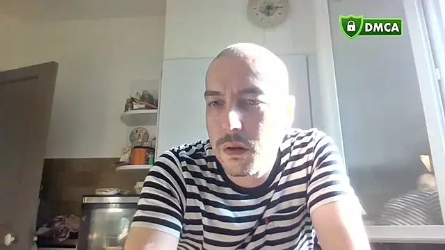 Snapshot of jyl151 chatting on 07/17/26, 05:18 jyl151 online show from 07/17/26, 05:18